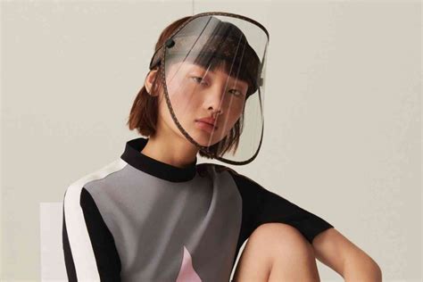 máscara louis vuitton corona|Louis Vuitton launches $960 Face Shield to Protect People.